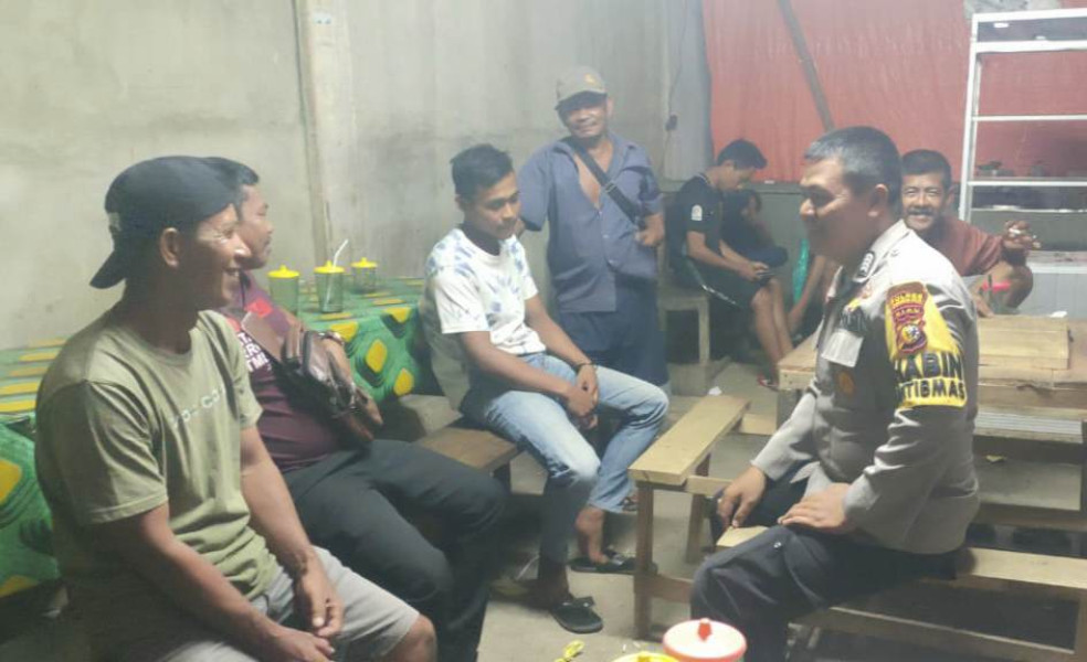 Gelar Patroli Malam, Polsek Tembilahan Hulu Ciptakan Suasana Kondusif Pilkada di Desa Pekan Kamis