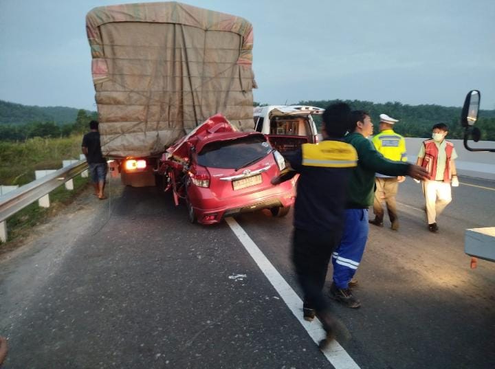 Diduga Microsleep, Mahasiswa Tewas dalam Kecelakaan Maut di Tol Pekanbaru–Dumai
