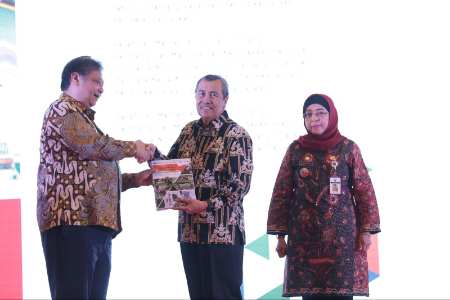 Gubri Syamsuar Didaulat Wakili Gubernur se-Indonesia Terima Perpres Vokasi