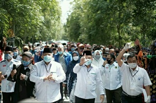 Paslon Alfedri-Husni Merza Mendaftar ke KPU Siak Diiringi Arak-arakan 