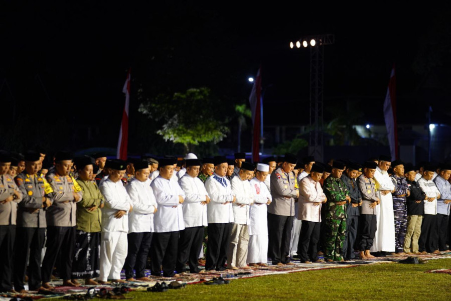 Diawali Subuh Berjamaah, Kapolda Riau Gelar Doa Bersama Dalam Rangka Pilkada Damai dan Kondusif