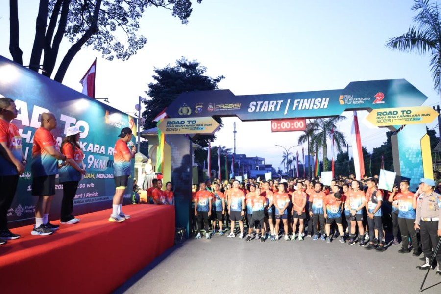 Semarak Fun Run 7,9 K Goes To RBR 2025, Kapolda Riau Lepas Ribuan Pelari