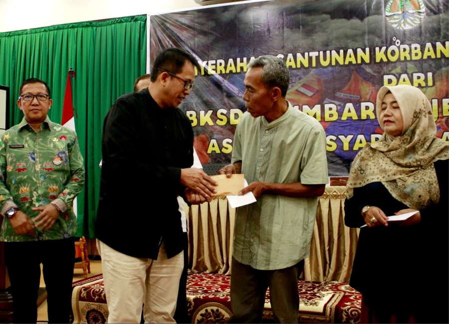 Korban Erupsi Gunung Api Marapi Sumbar Terima Santunan