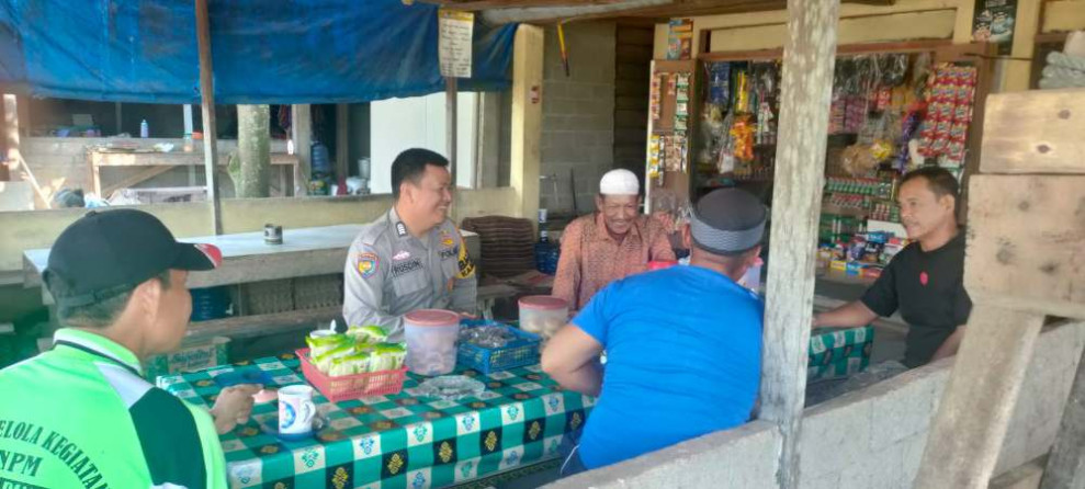 Polsek Tembilahan Hulu Sambangi Tokoh Masyarakat di Desa Pekan Kamis Ajak Sukseskan Pilkada 2024