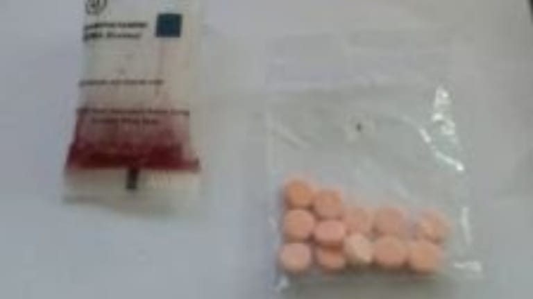 Bawa Obat Mencurigakan, Penumpang di Bandara SSK II Pekanbaru Diamankan Petugas