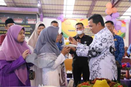 Muflihun Boyong Sejumlah Alumni Bernostalgia di SMAN 1 Pekanbaru, Satu Kenangan Sulit Dilupakannya 