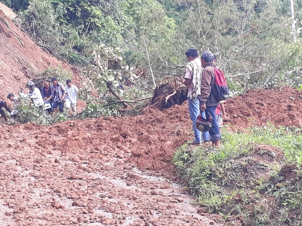 Putus Akibat Longsor Diperkirakan Siang Ini Jalur Malalak Bisa Dilewati