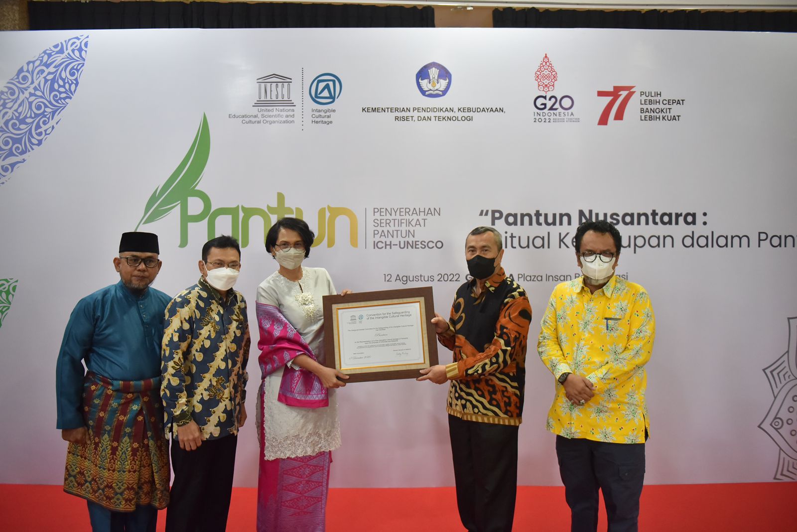Alhamdulilah, Gubri Resmi Terima Sertifikat Pantun dari UNESCO