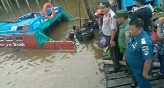 Tabrak Tunggul Kayu, Speed Boat Karya Budi Tenggelam 