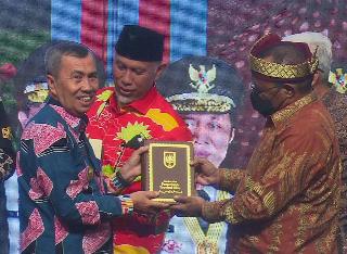 Gubernur Riau Terus Perjuangkan Harga TBS SawitÂ 