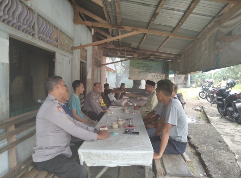 Pasca Pilkada, Polsek Rambah Gelar Sosialiasi dan Cooling System di Desa Sialang Jaya