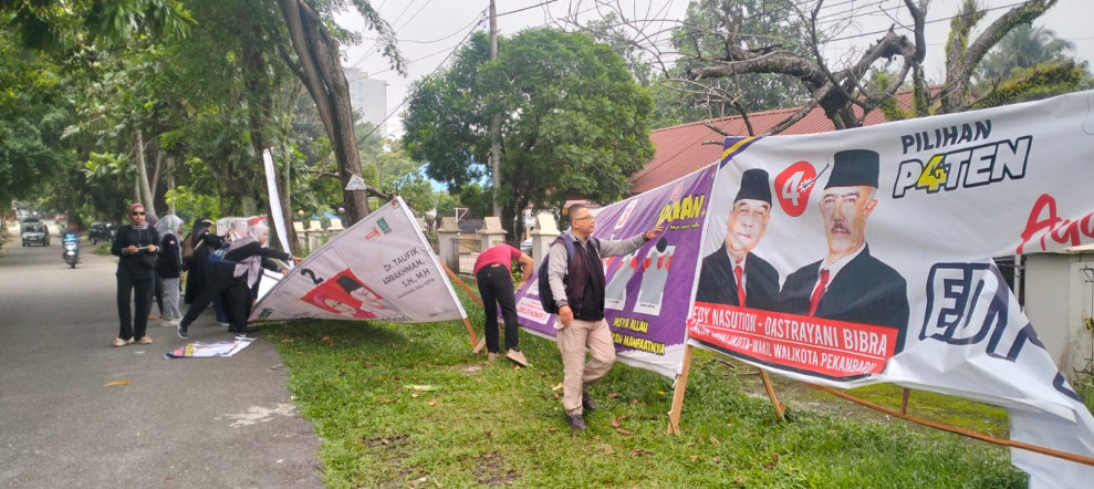 Masuk Masa Tenang Kampanye, KPU, Bawaslu dan Satpol PP Tertibkan APK Paslon