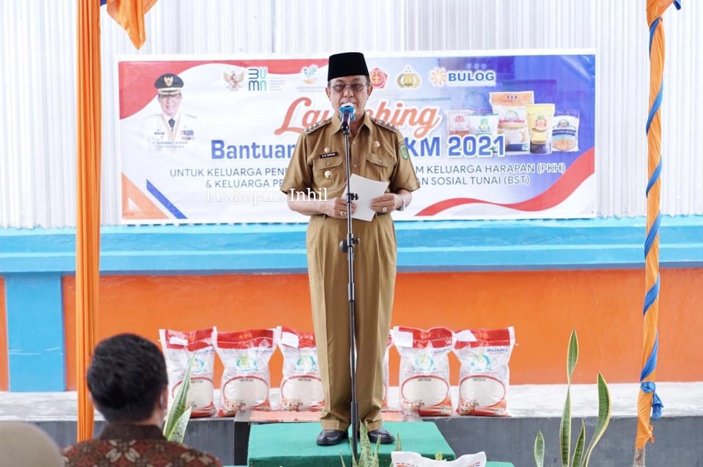 Bupati Inhil Lepas Penyaluran Bantuan Beras PPKM untuk Penerima PKH dan BST