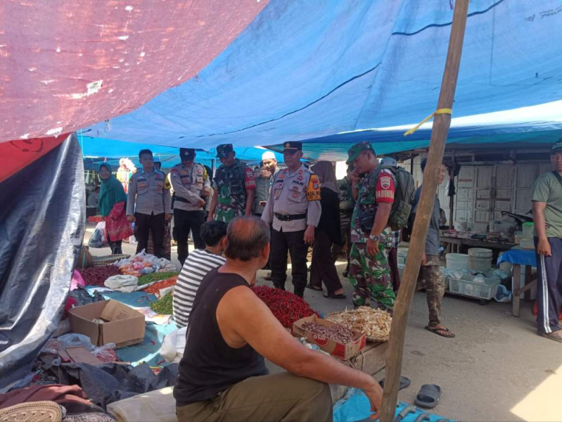 Sambangi Pasar Senen Sungai Salah, Polsek Tempuling Ajak Masyarakat Gunakan Hak Pilih Pilkada