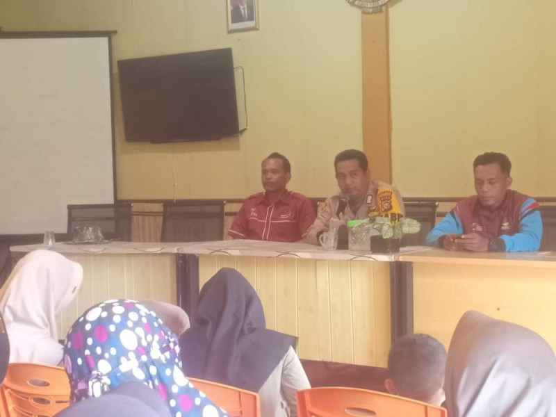 Sambangi Masyarakat dan Perangkat Desa Sungai Intan, Polsek Tembilahan Hulu Jaga Situasi Kondusif Pilkada 2024