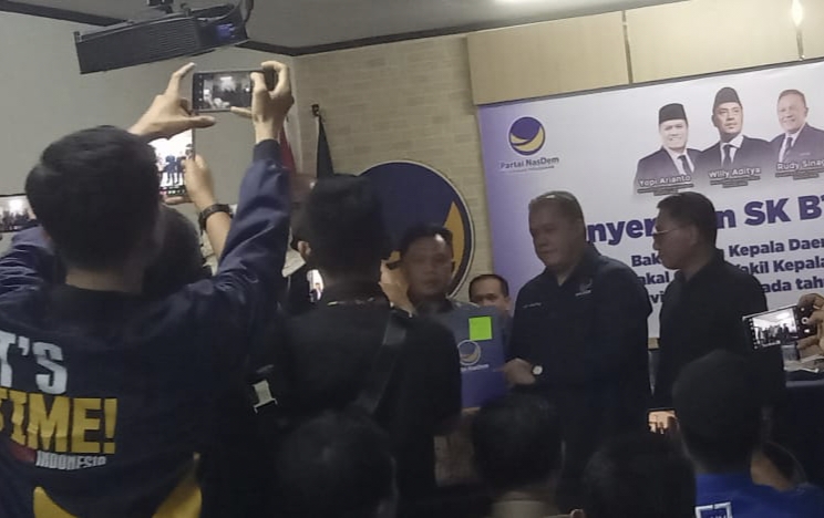 DPW NasDem Serahkan SK B1KWK untuk 11 Bakal Calon di Pilkada Riau, Ini Daftarnya