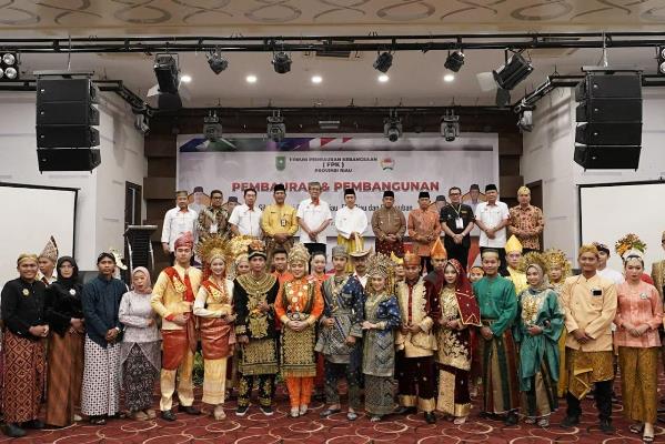 Dua Hari Berturut-turut, Gubri dan Wagubri Hadiri Silahturami FPK dan Paguyuban se Riau