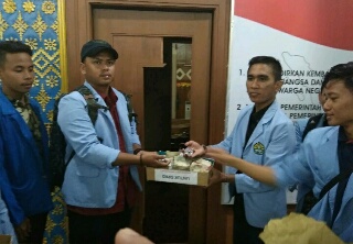 Santuni DPRD Riau, Mahasiswa Kumpulkan Koin