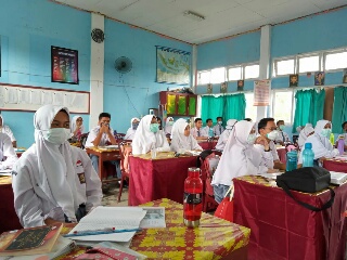 Miris, SMAN 1 Rengat Belajar Seperti Biasa Meskipun Terpapar Asap