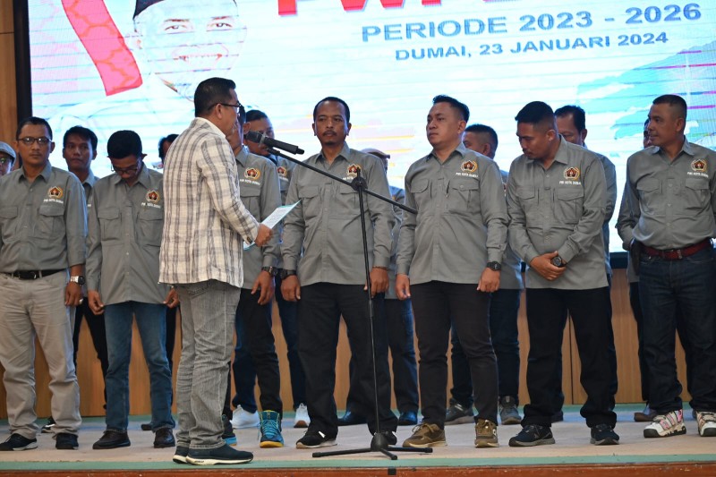 Pengurus PWI Dumai Resmi Dilantik, Raja Isyam  Ajak Wartawan Tetap Kritis dan Dukung Kepentingan Daerah