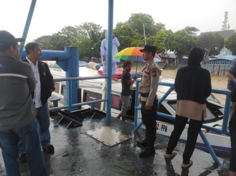 Polsek Kawasan Pelabuhan Tembilahan Terus Sambangi Masyarakat Ciptakan Pilkada Damai 2024