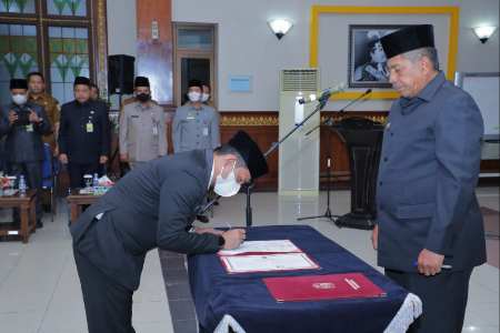 Lantik Jabatan Fungsional Tertentu, Bupati Alfedri Sebut Kesbangpol Kabupaten Siak Naik Level