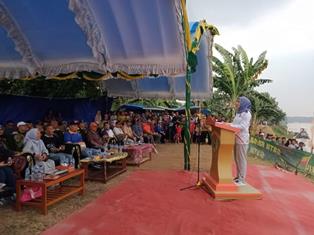 Perdana Dilaksanakan, Ketua PKK Inhu Buka Even Pacu Sampan