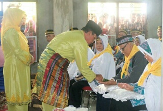 Lepas 237 JCH Inhil Kloter 8, Bupati Wardan Pesan Jaga Kesehatan