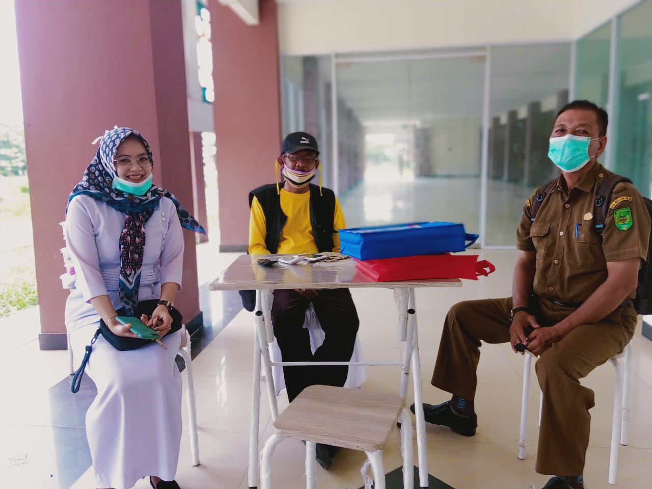 Yayasan Vioni Bersaudara Salurkan Bantuan APD bagi 2 Puskesmas dan 2 Pustu di Inhil