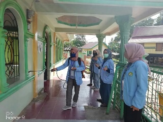 Demi Memutus Mata Rantai Virus Corona, KKN UR, Relawan & Pemdes Lakukan Penyemprotan