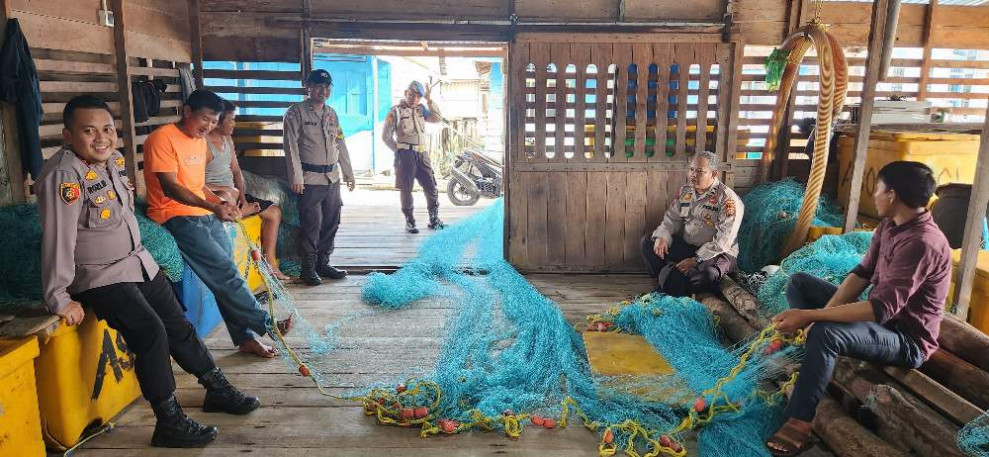 Kapolsek Concong Sambangi Masyarakat Sampaikan Pesan Pilkada Damai 2024