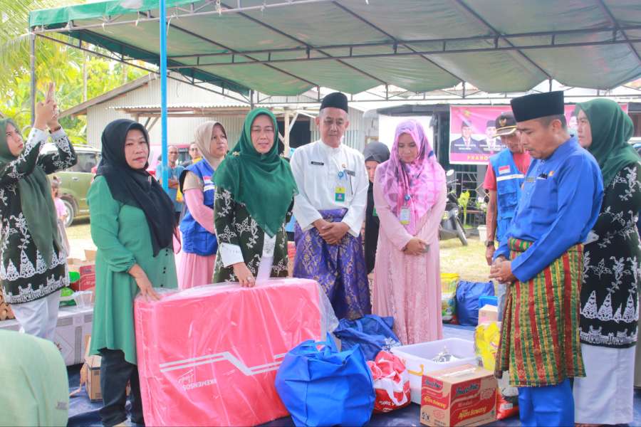 Ketua PKK Siak Rasidah Alfedri Temui Korban Kebakaran di Tualang