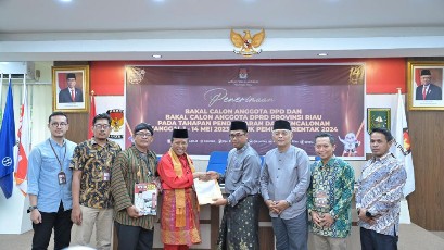 Diantar Tokoh Lintas Etnis, Dr. drh. H. Chaidir, MM, Resmi Mendaftar ke KPU