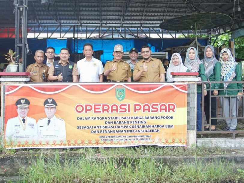 Bupati Wardan Tinjau Pasar Murah di Kantor Disdagtri Inhil