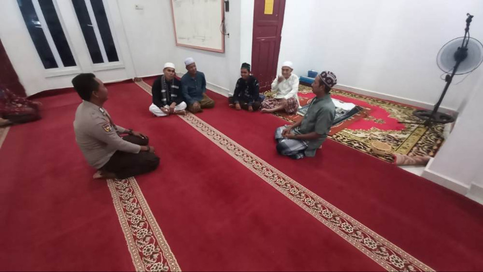 Polsek Tempuling Ajak Jamaah Musholla Najmul Huda Wujudkan Pilkada Damai 2024