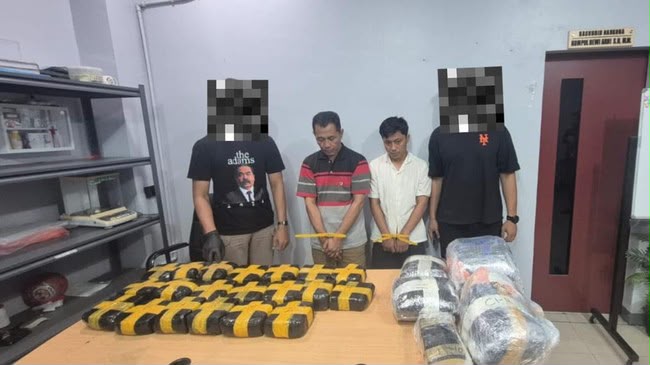 Transaksi Gelap Digagalkan, 21 Kg Sabu dan 25 Ribu Ekstasi Diamankan di Pekanbaru