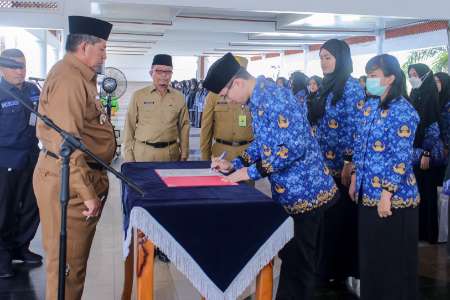 Bupati Alfedri Ambil Sumpah Janji 448 PNS di Lingkungan Pemerintah Kabupaten Siak