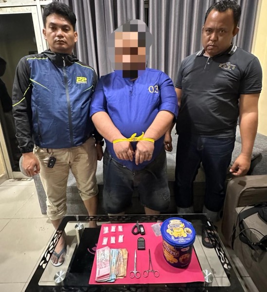Kabur Saat Digerebek, Bandar Sabu di Dumai Buang  Paket Narkoba