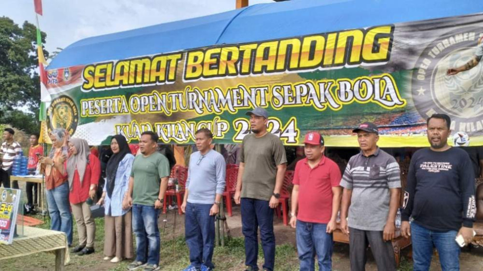 Didampingi Tokoh Batang Cenaku, Ade Agus Hartanto Tutup Turnamen Kuala Kilan Cup