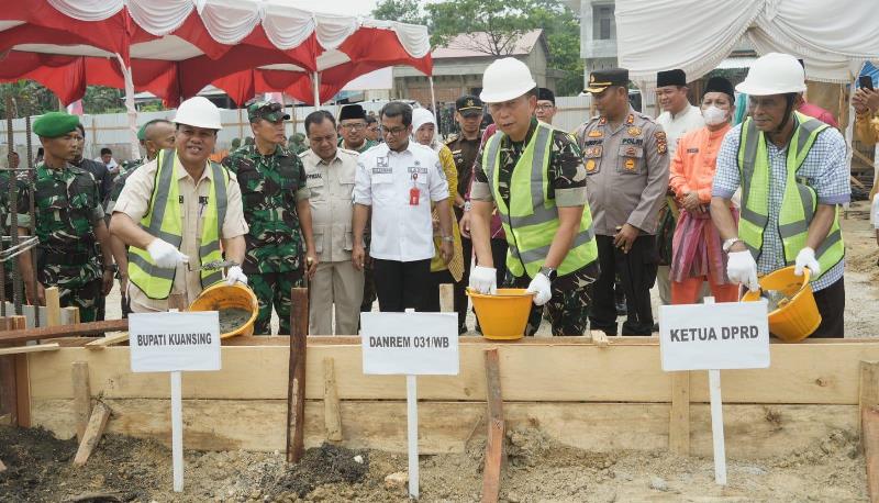 Sempena HUT Kuansing, Bupati dan Danrem Letakkan Batu Pertama Pembangunan Makorem