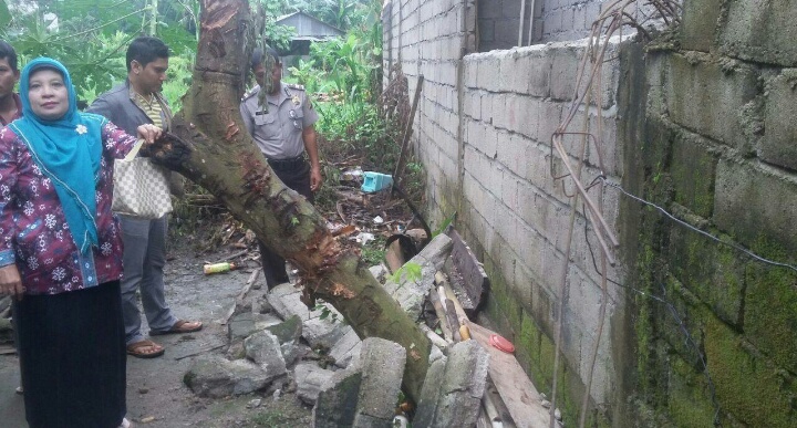 Tertimpa Pagar, Pemuda Jao Tewas