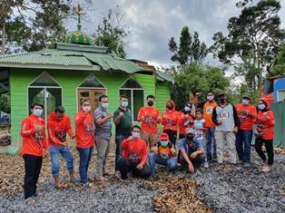 Masjid Suku Pedalaman di Inhu Rusak Diterpa Angin, BJC Antarkan Bantuan