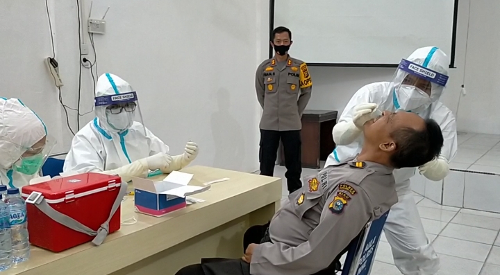 Personil Polres Inhil Ikuti Tes Swab, Kapolres : Semoga Tidak Ada yang Positif Covid-19