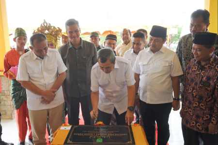 Resmikan Gedung Baru SMAN 1 Pasir Penyu, Gubernur Syamsuar Berharap Siswa Siap Berinovasi