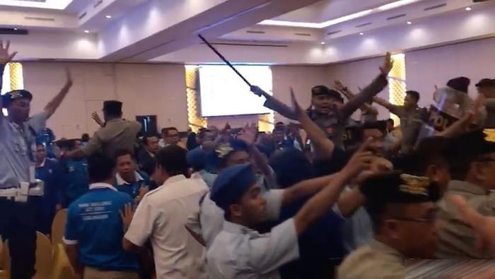 Kongres PAN Kembali Ricuh dan Saling Lempar Kursi