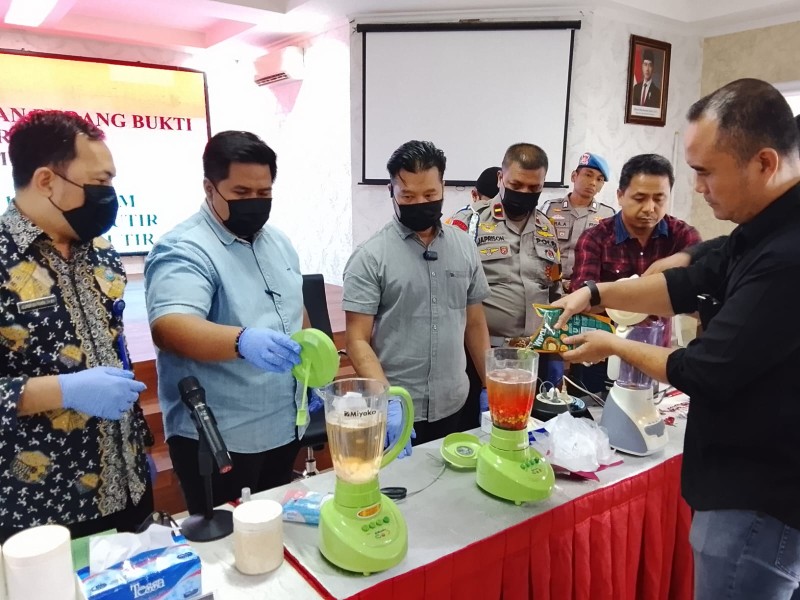 Hasil dari Kampung Dalam, Satresnarkoba Polresta Pekanbaru Musnahkan Ratusan Ekstasi dan Sabu