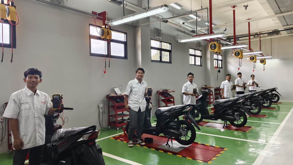 Jaga Kualitas, Capella Honda Beri Pelatihan Mekanik Sepeda Motor Honda