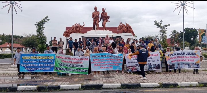 Tak Terima Dituding Penyebab Kecurangan Pemilu, Ratusan Anggota PPK, PPS dan KPPS se-Kota Pekanbaru Gelar Aksi Damai
