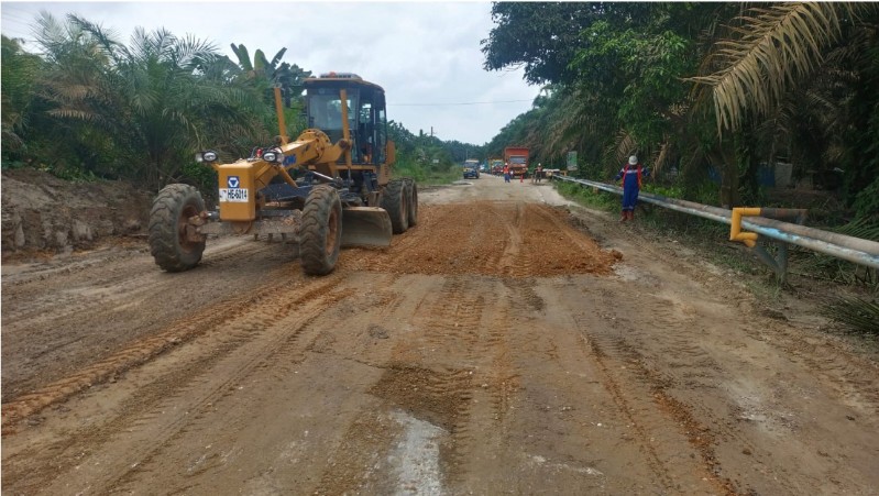 Mulus, PHR Gerak Cepat Perbaiki Jalan di Kota Batak Kampar dan Sambungkan Akses Masyarakat