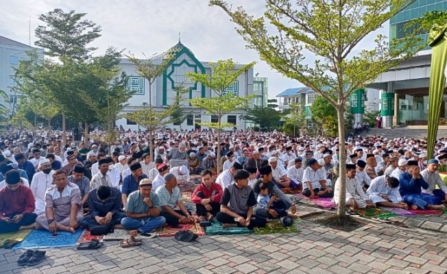 Gelar Sholat Idul Adha 1443, Ribuan Jamaah Padati Kampus Umri